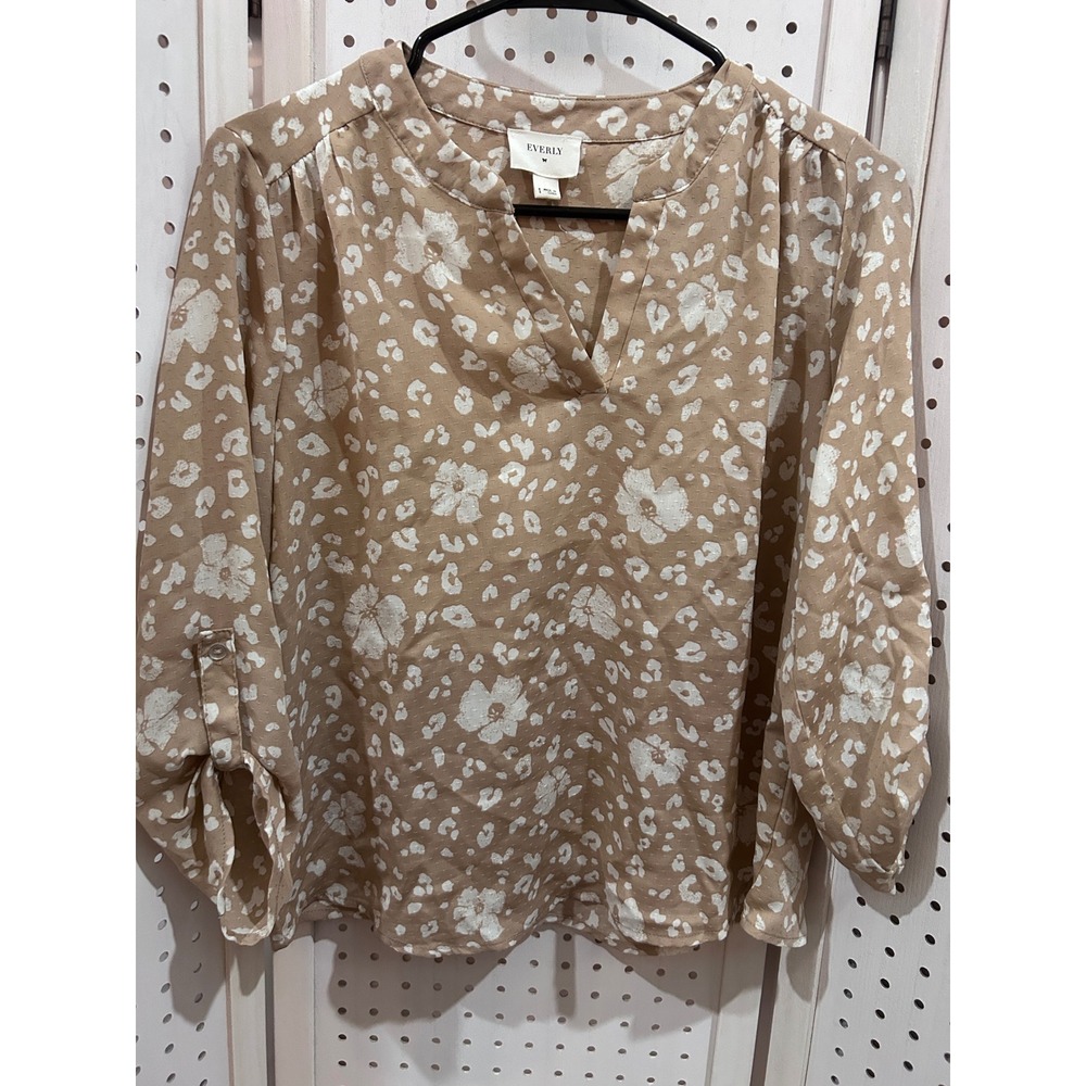 EVERLY Tan White Floral Leopard Print V Neck Roll Tab Sleeve Blouse Top Size S